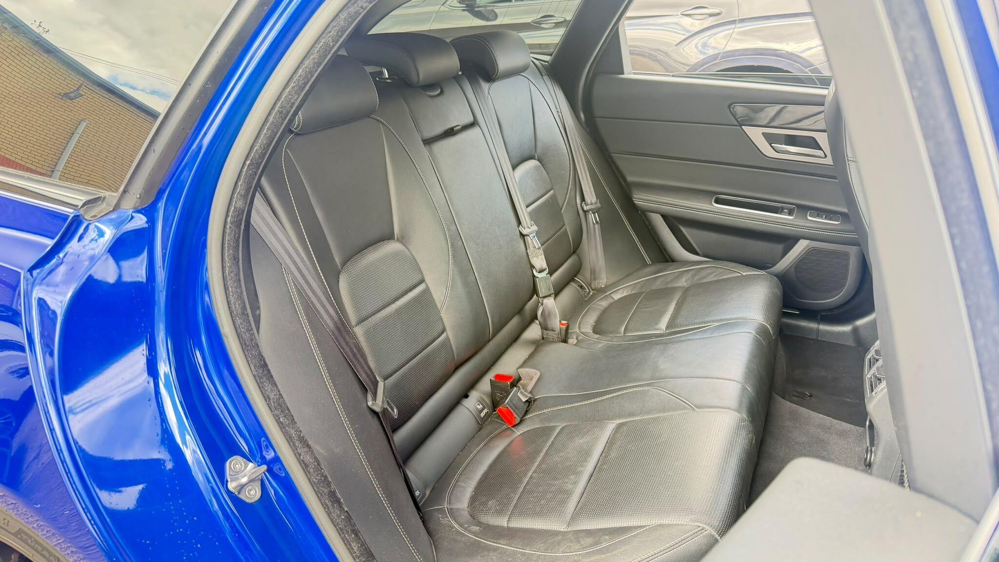 Jaguar XF view 13