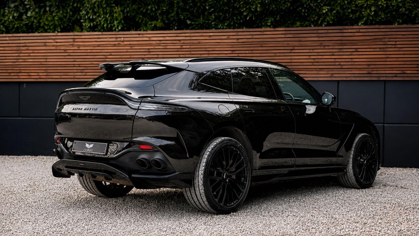 Aston Martin DBX view 9