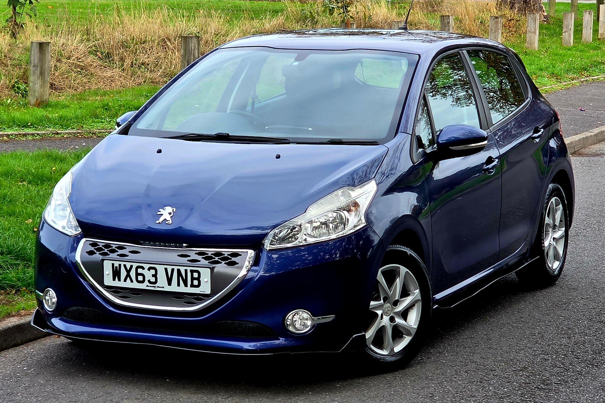 Peugeot 208 view 16