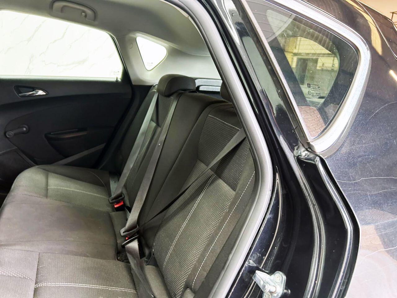 Vauxhall Astra view 18