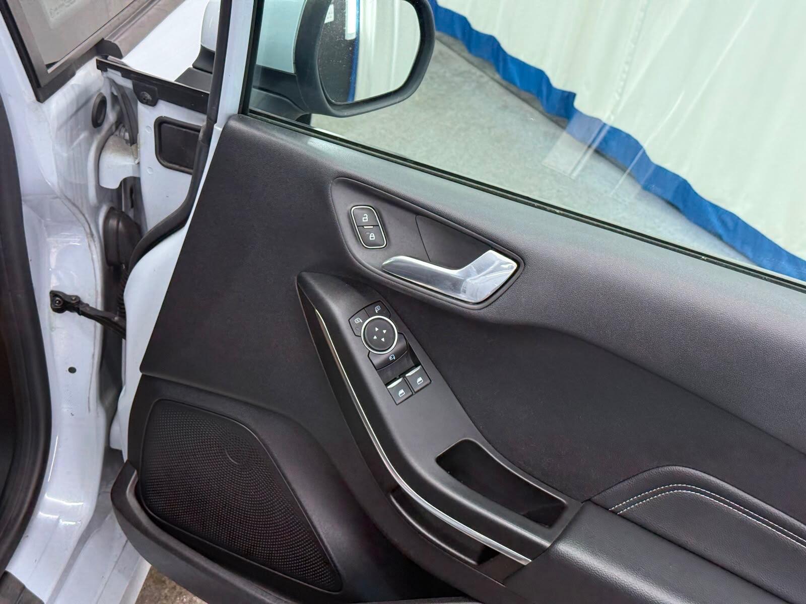 Ford Fiesta view 49