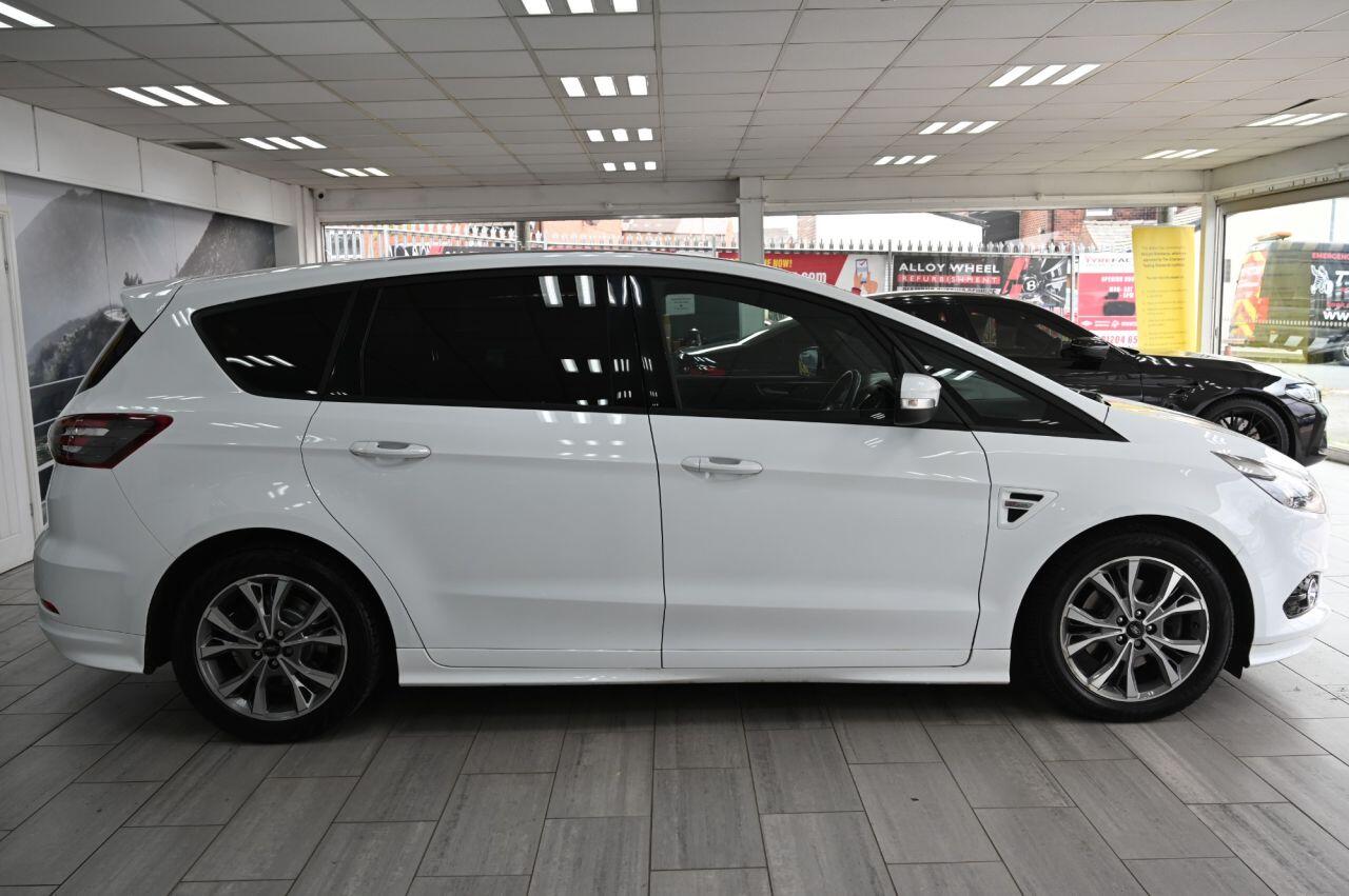 Ford S-Max view 3