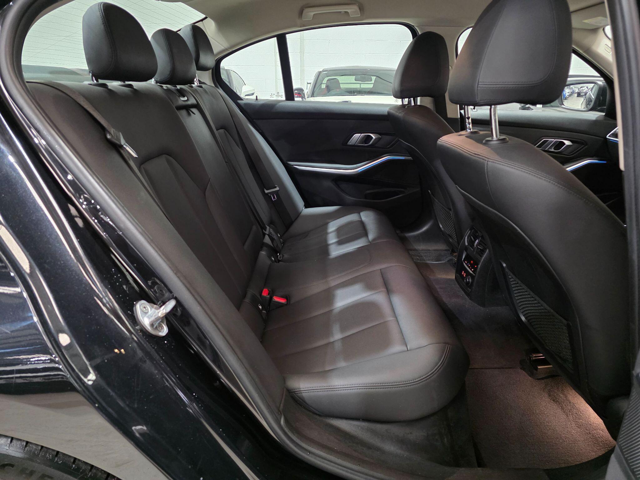 BMW 3 Series view 25