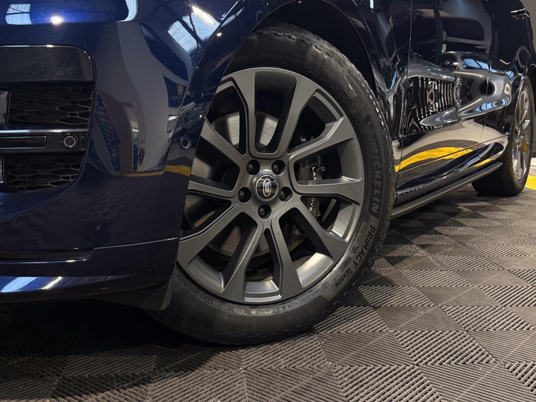 Land Rover Range Rover Sport view 2