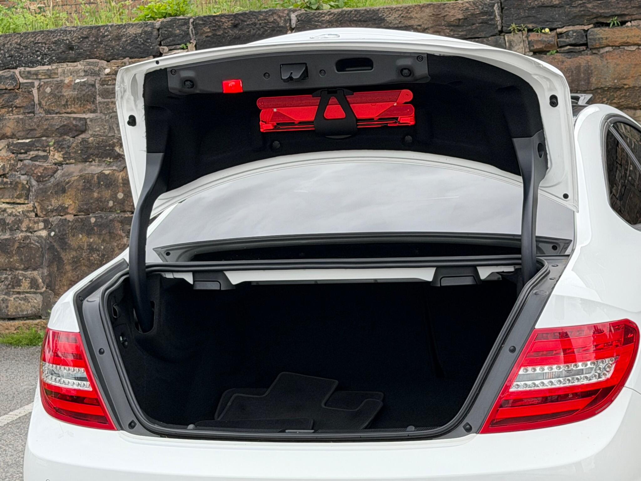 Mercedes-Benz C-Class view 23