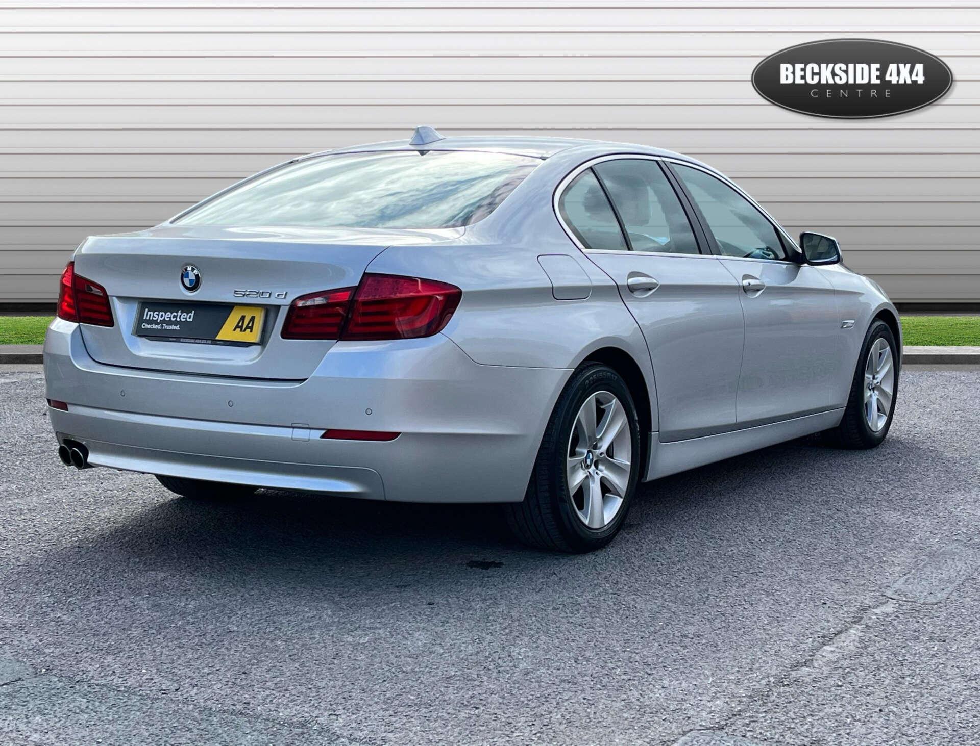 BMW 5 Series view 4
