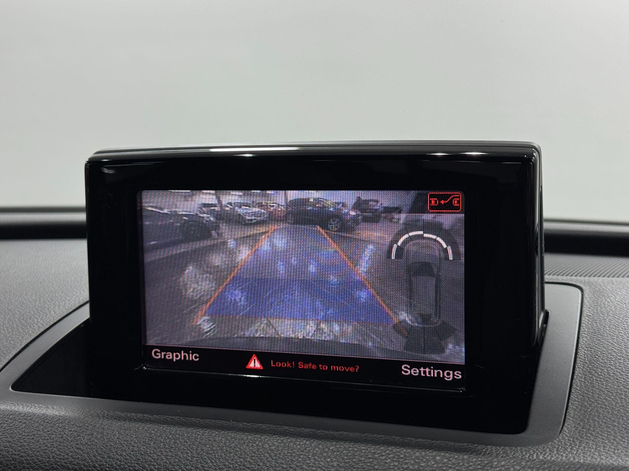 Audi Q3 view 36