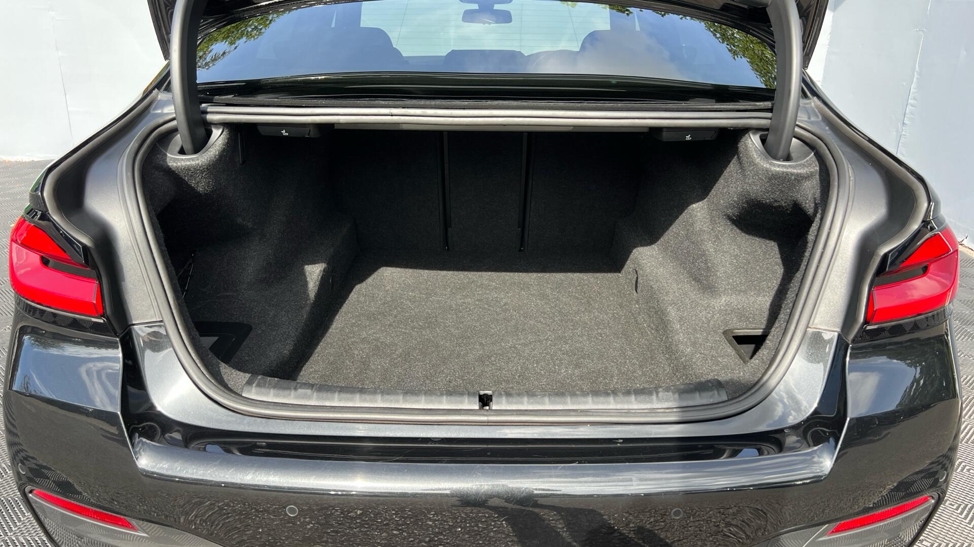 BMW 5 Series view 14