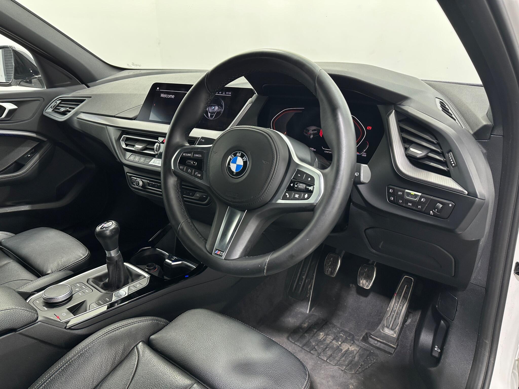 BMW 1 Series view 11