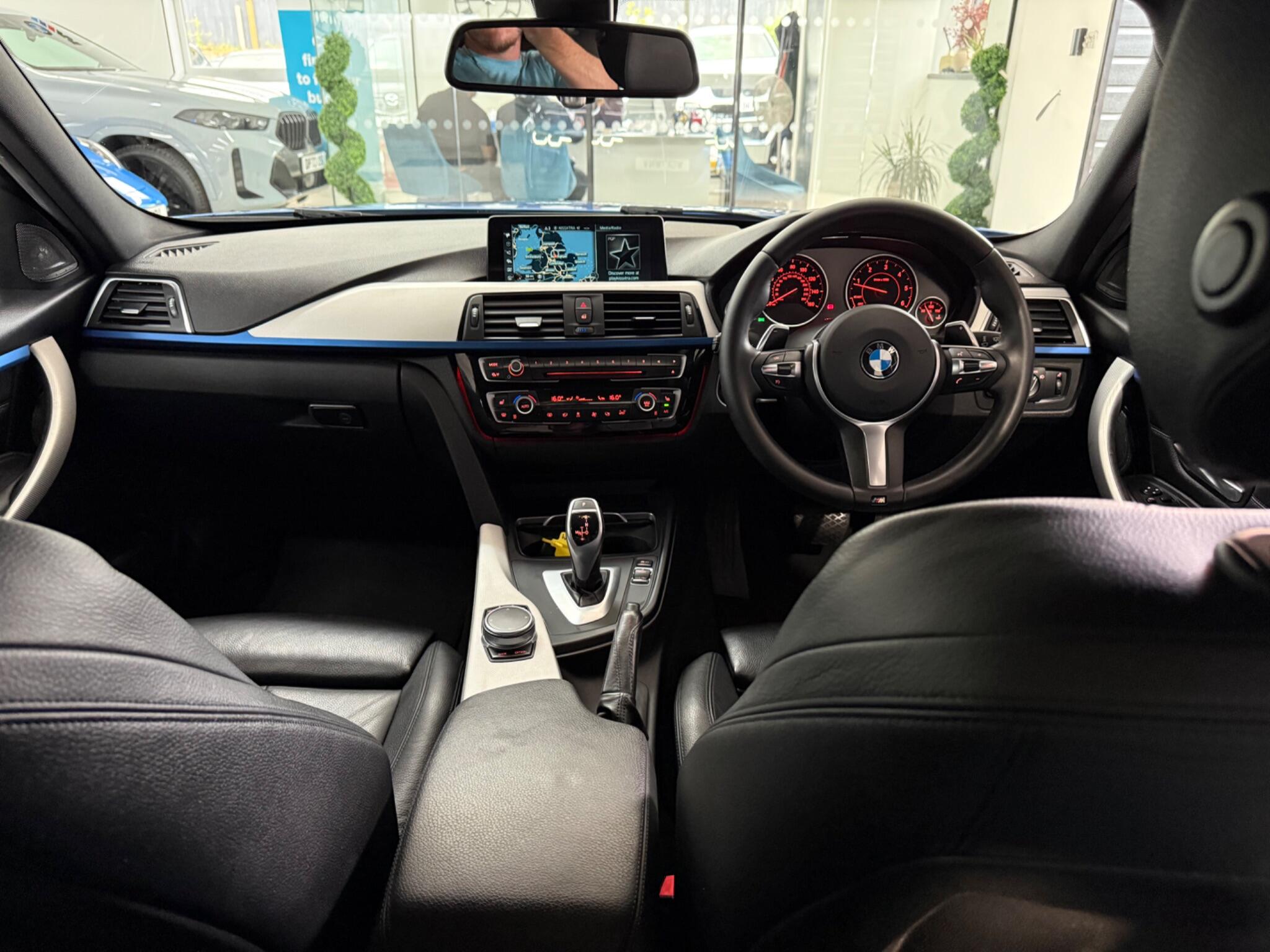 BMW 3 Series view 22