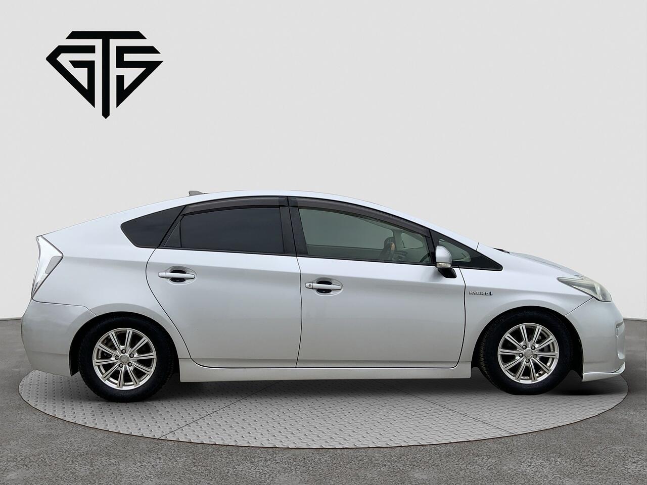 Toyota Prius view 2