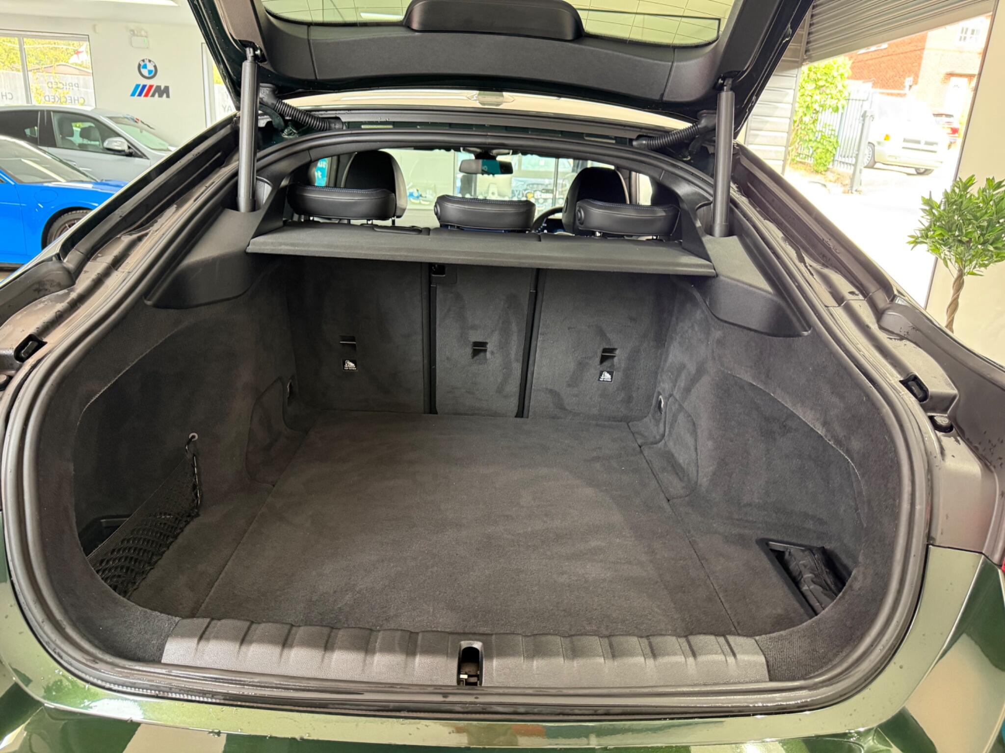 BMW I4 view 32