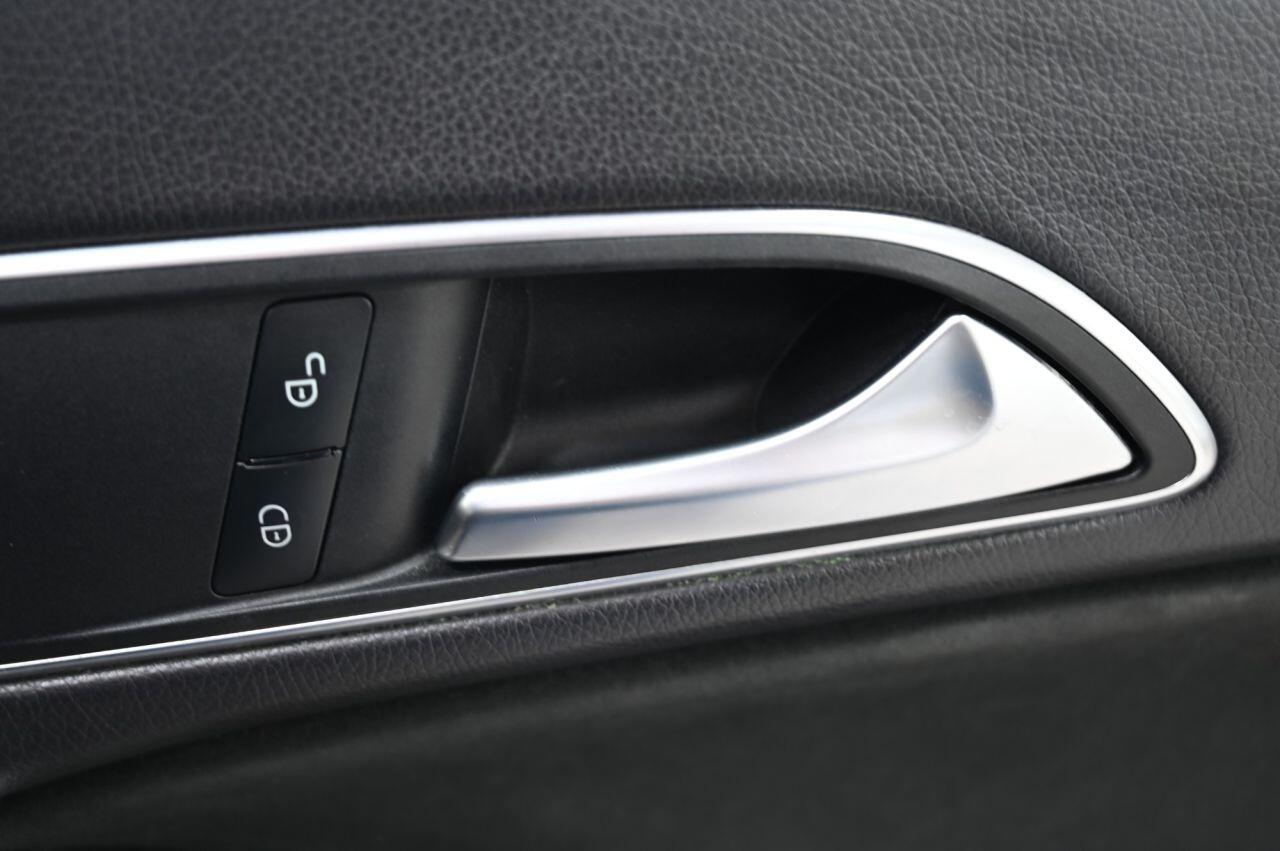 Mercedes-Benz Cla view 33