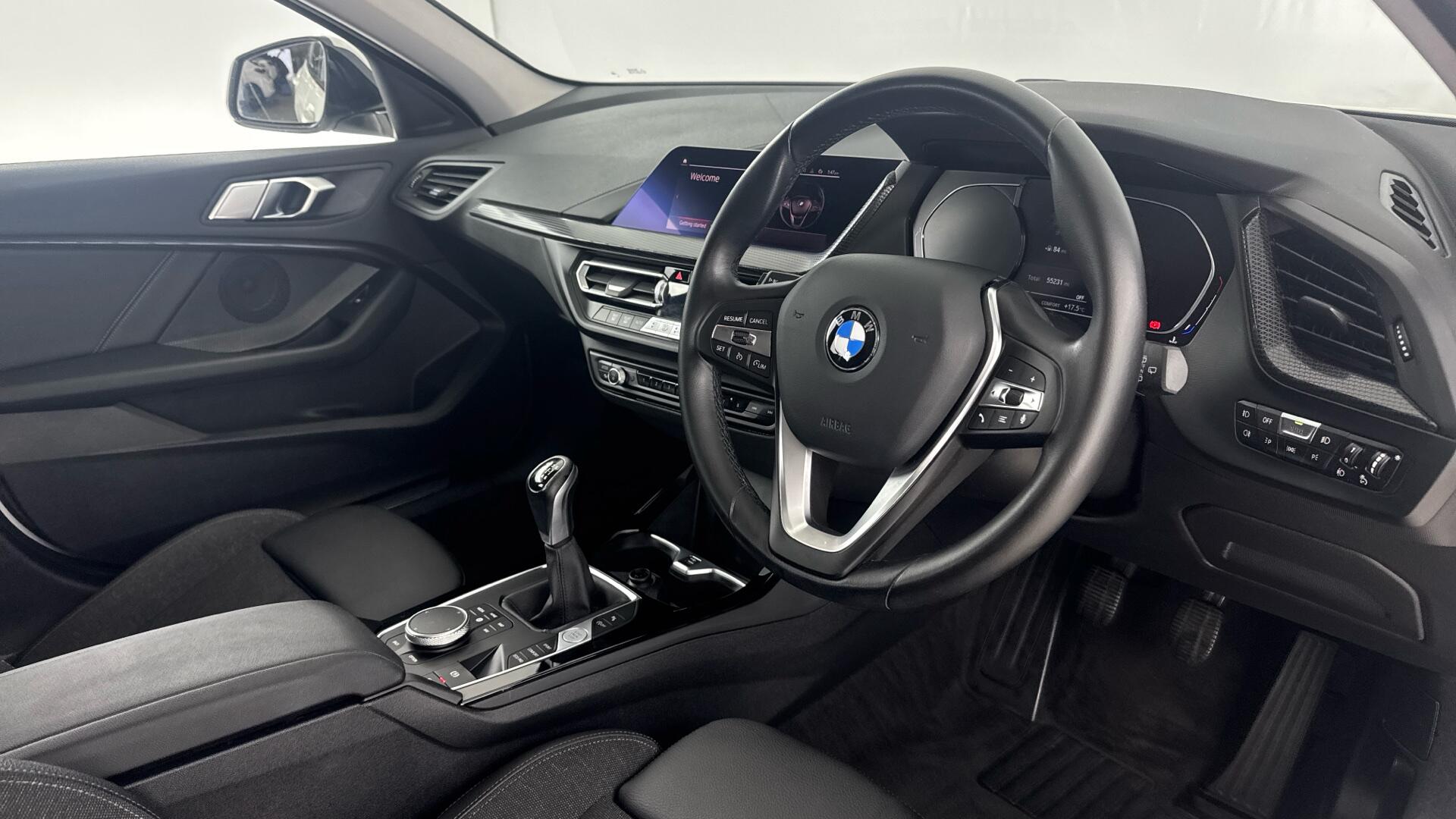 BMW 1 Series view 9