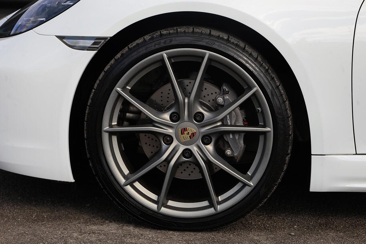 Porsche 718 Boxster view 39