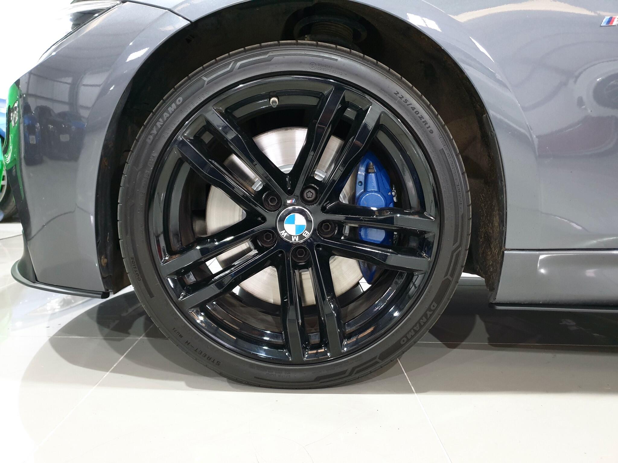 BMW 3 Series view 40