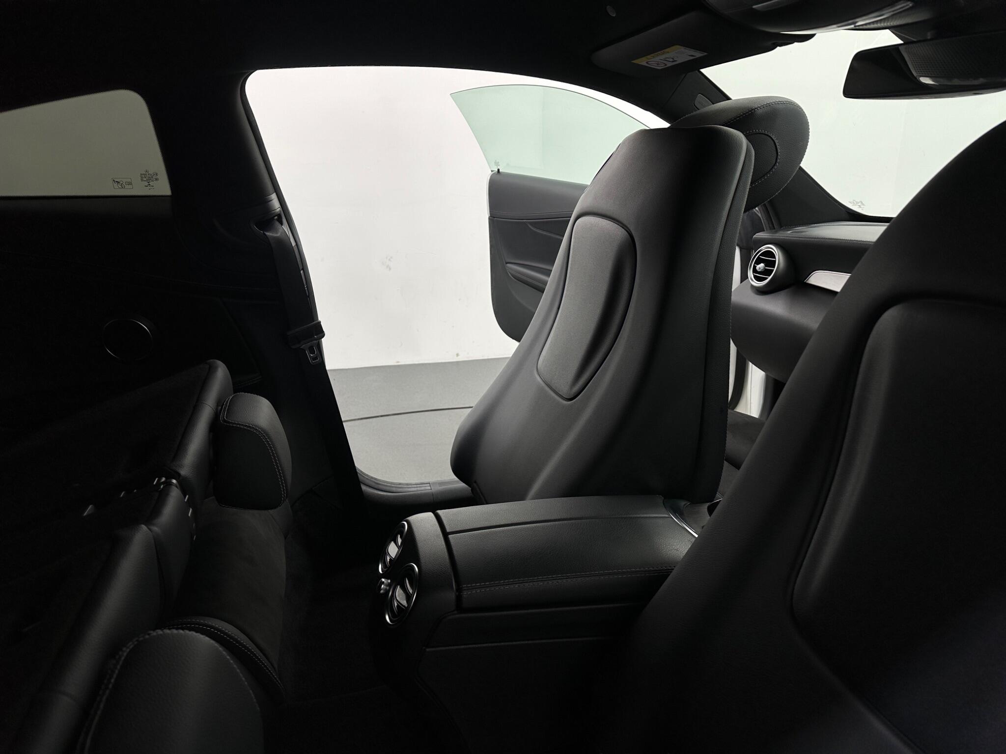 Mercedes-Benz C-Class view 44