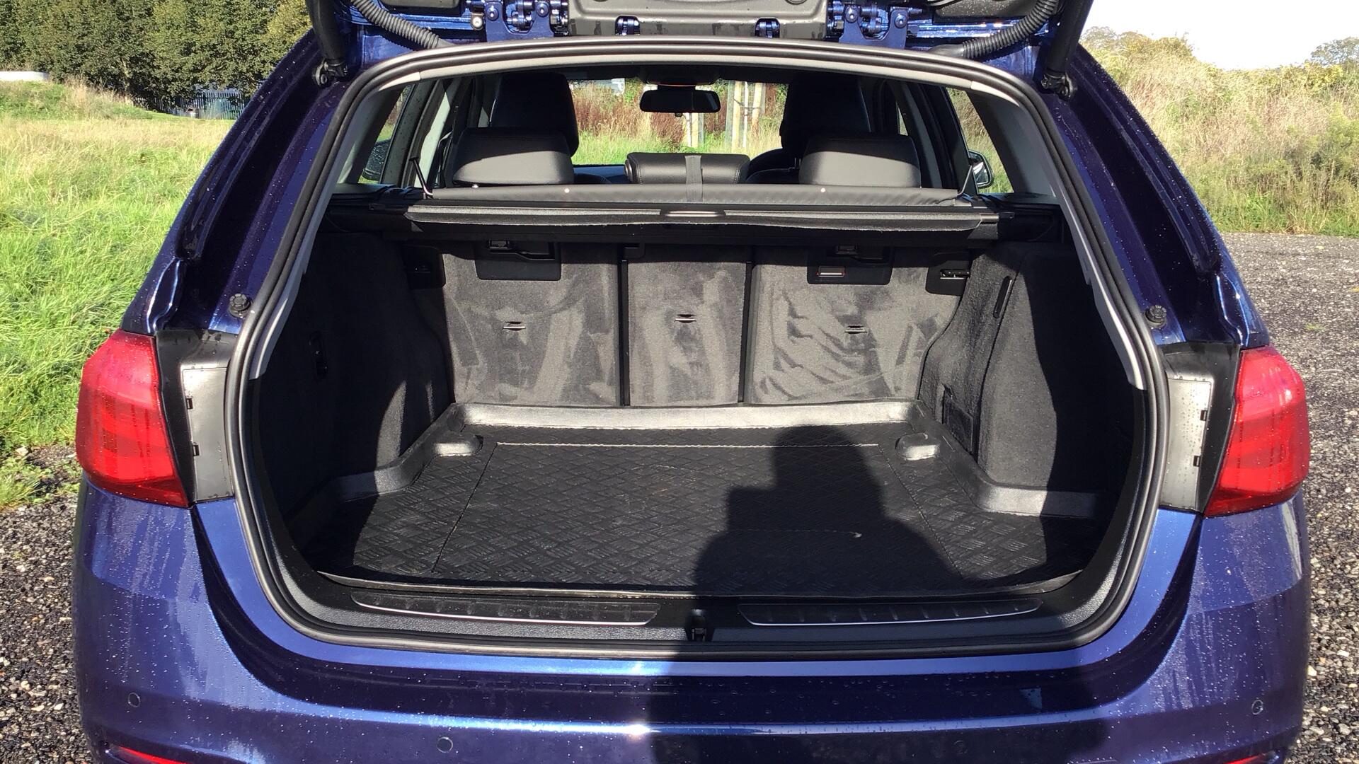 BMW 3 Series view 13