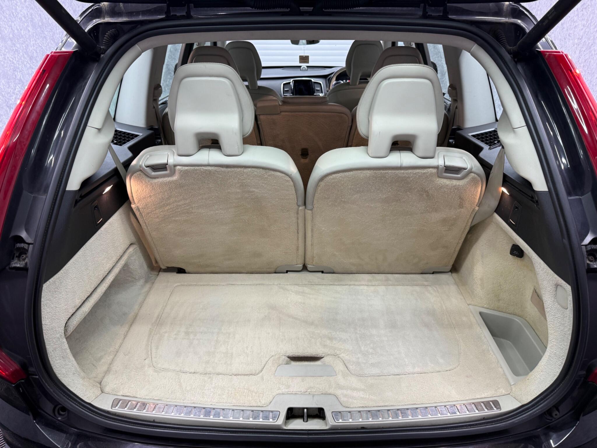 Volvo XC90 view 32