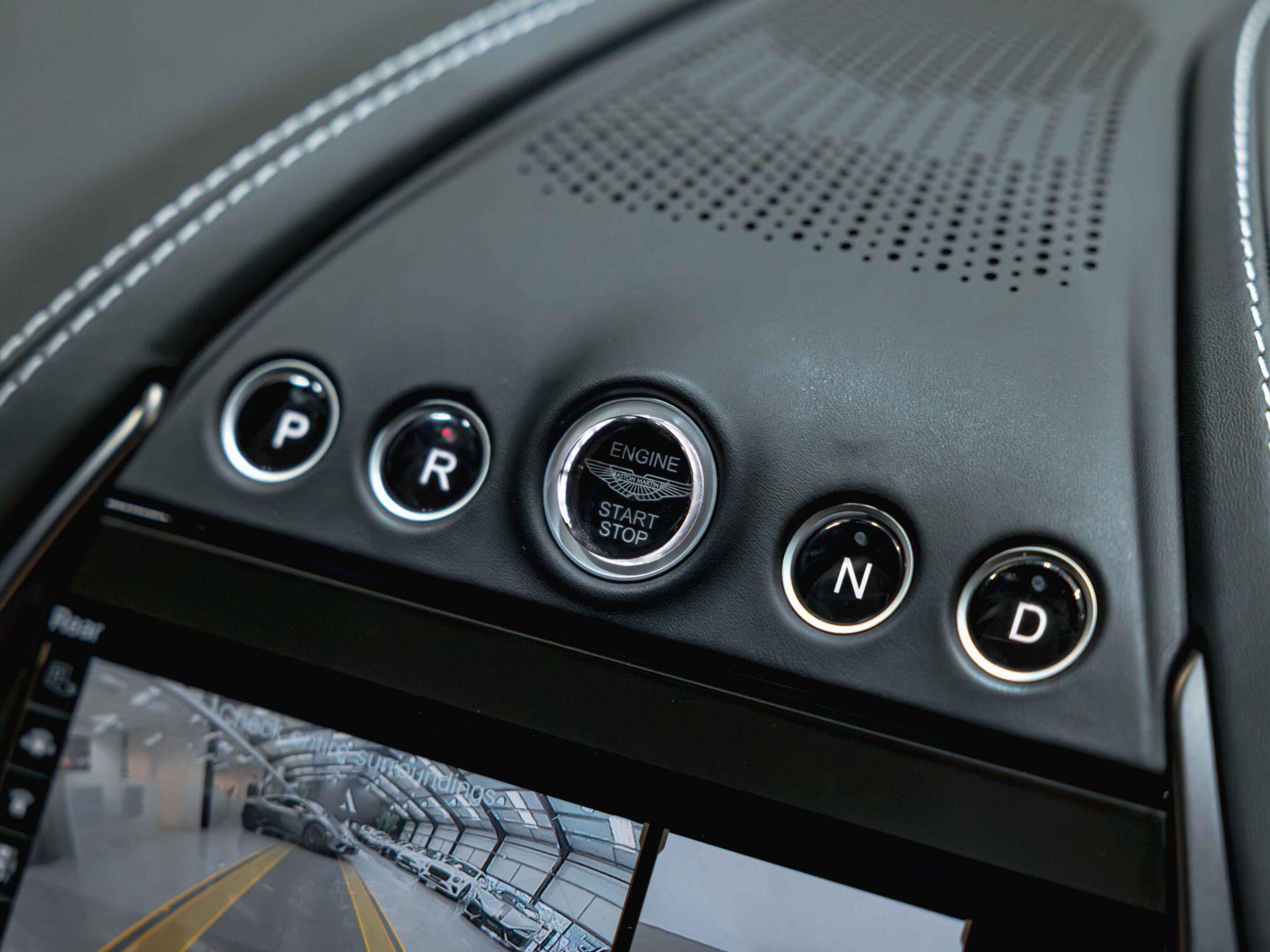 Aston Martin DBX view 22