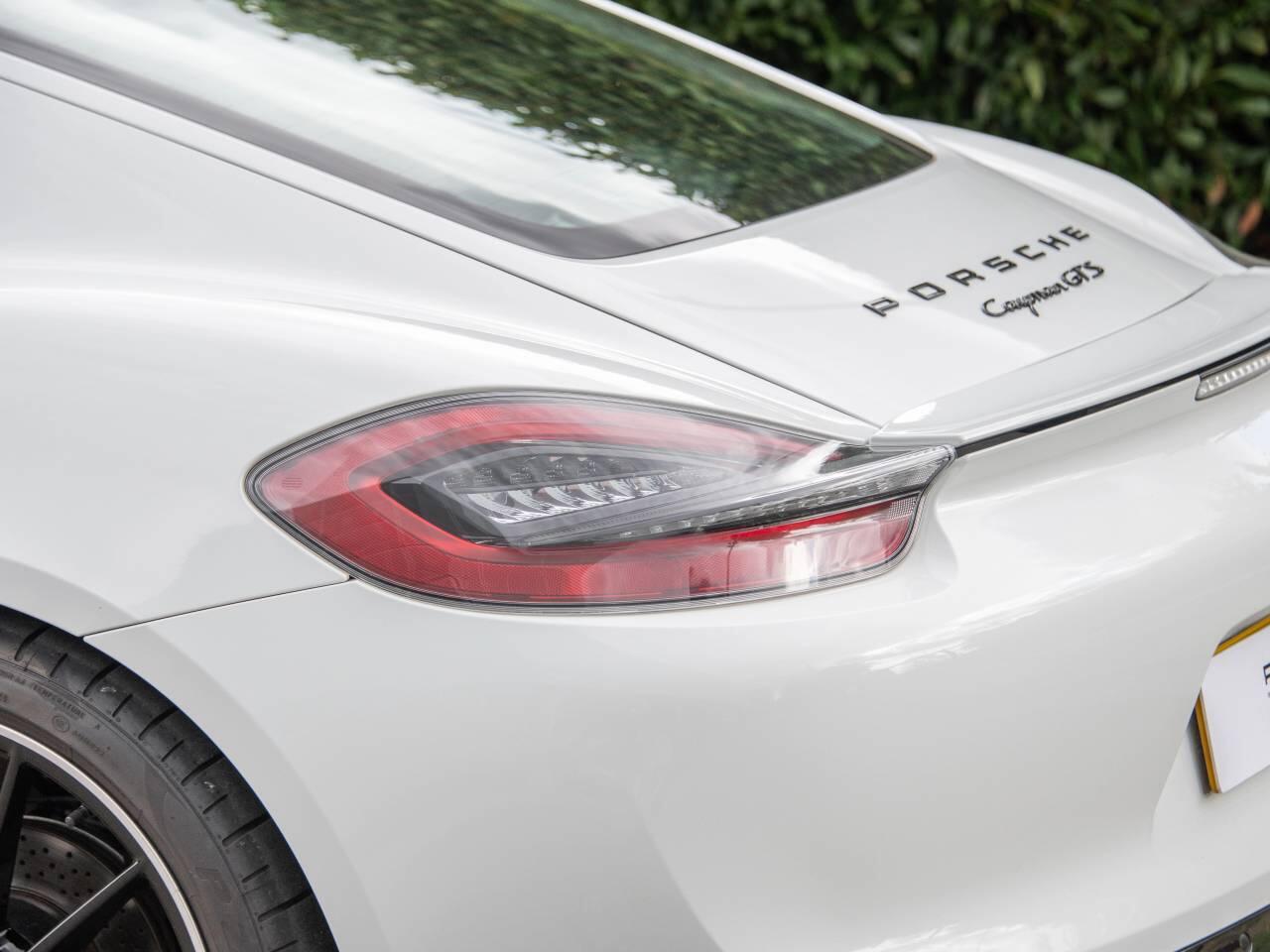 Porsche Cayman view 23