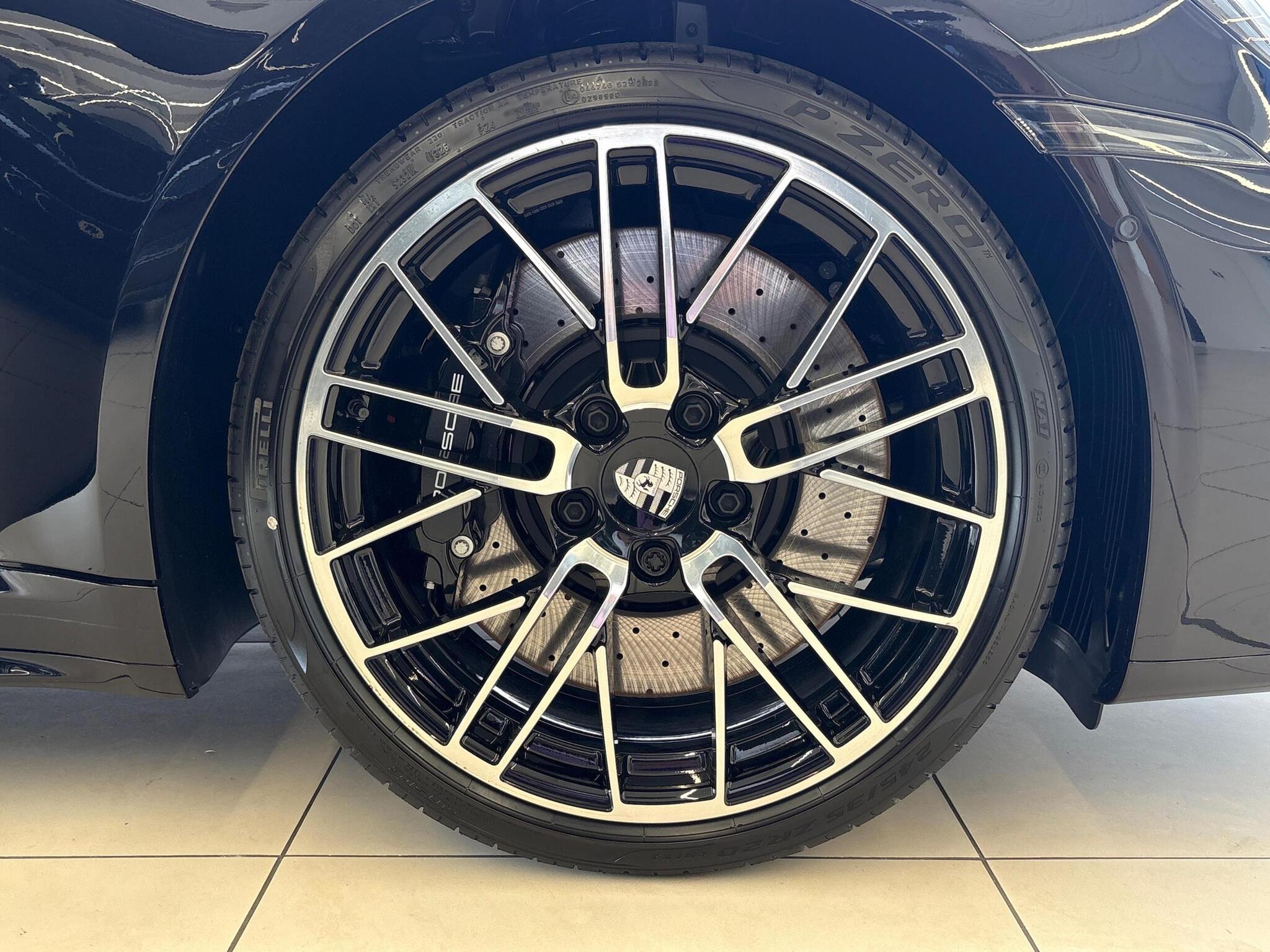 Porsche 911 view 32