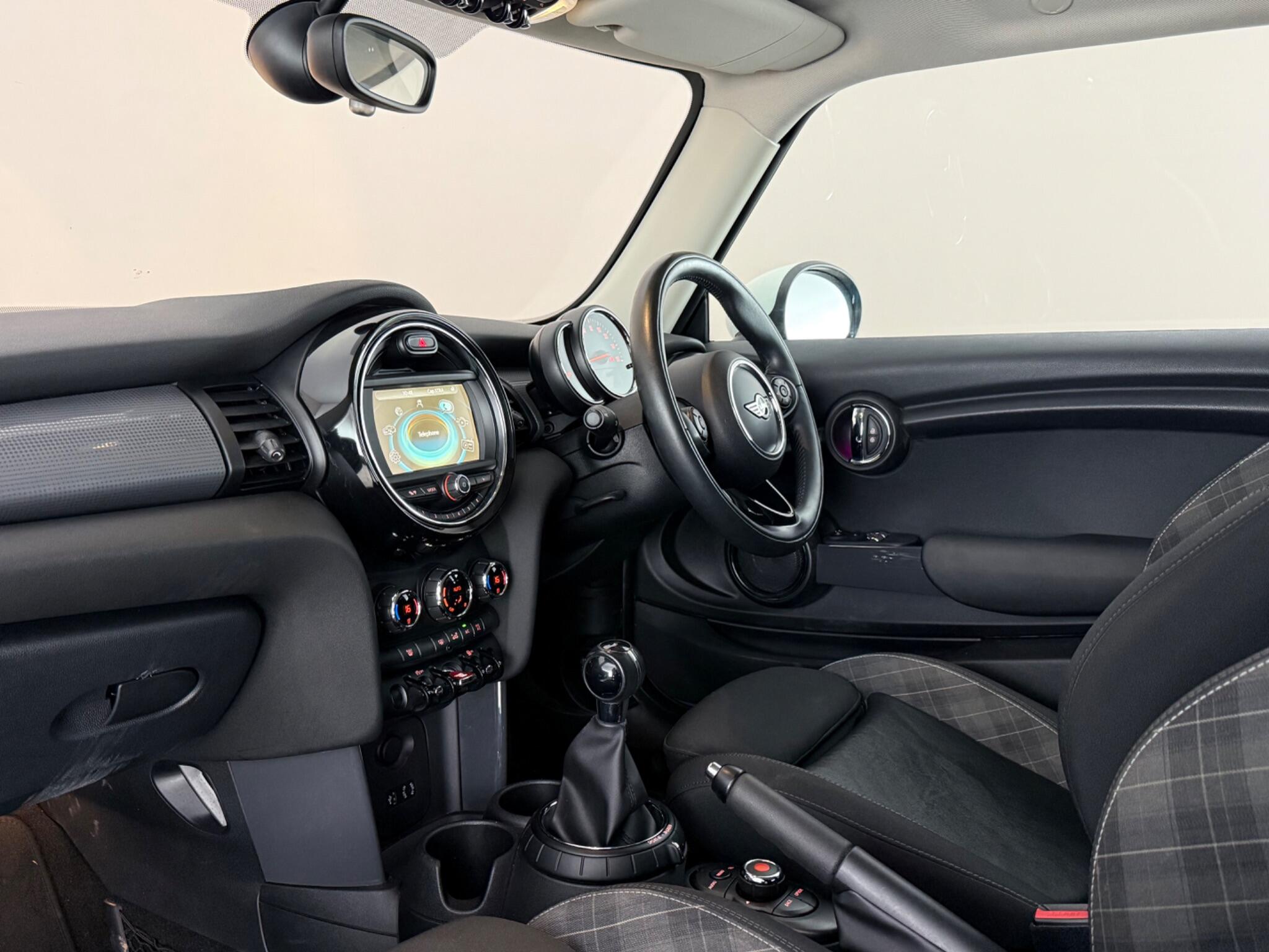 Mini Hatch view 12