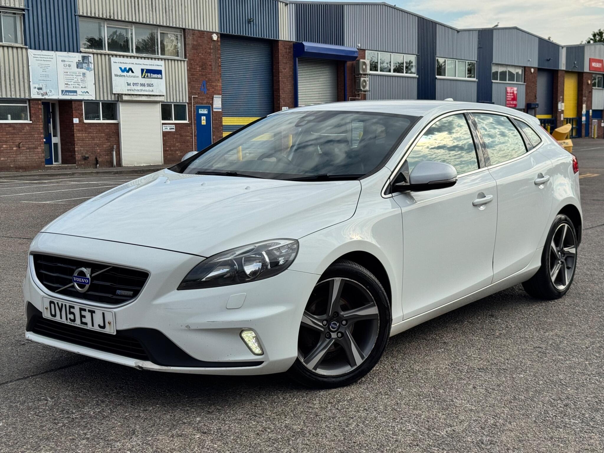 Volvo V40 view 3
