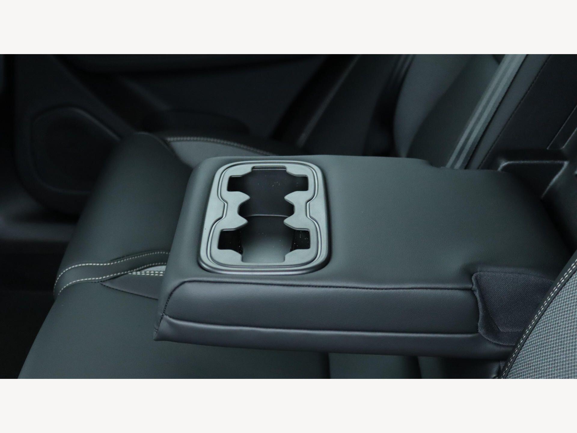 Volvo XC60 view 32
