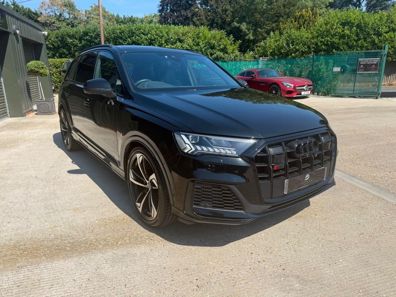 Audi SQ7 view 11