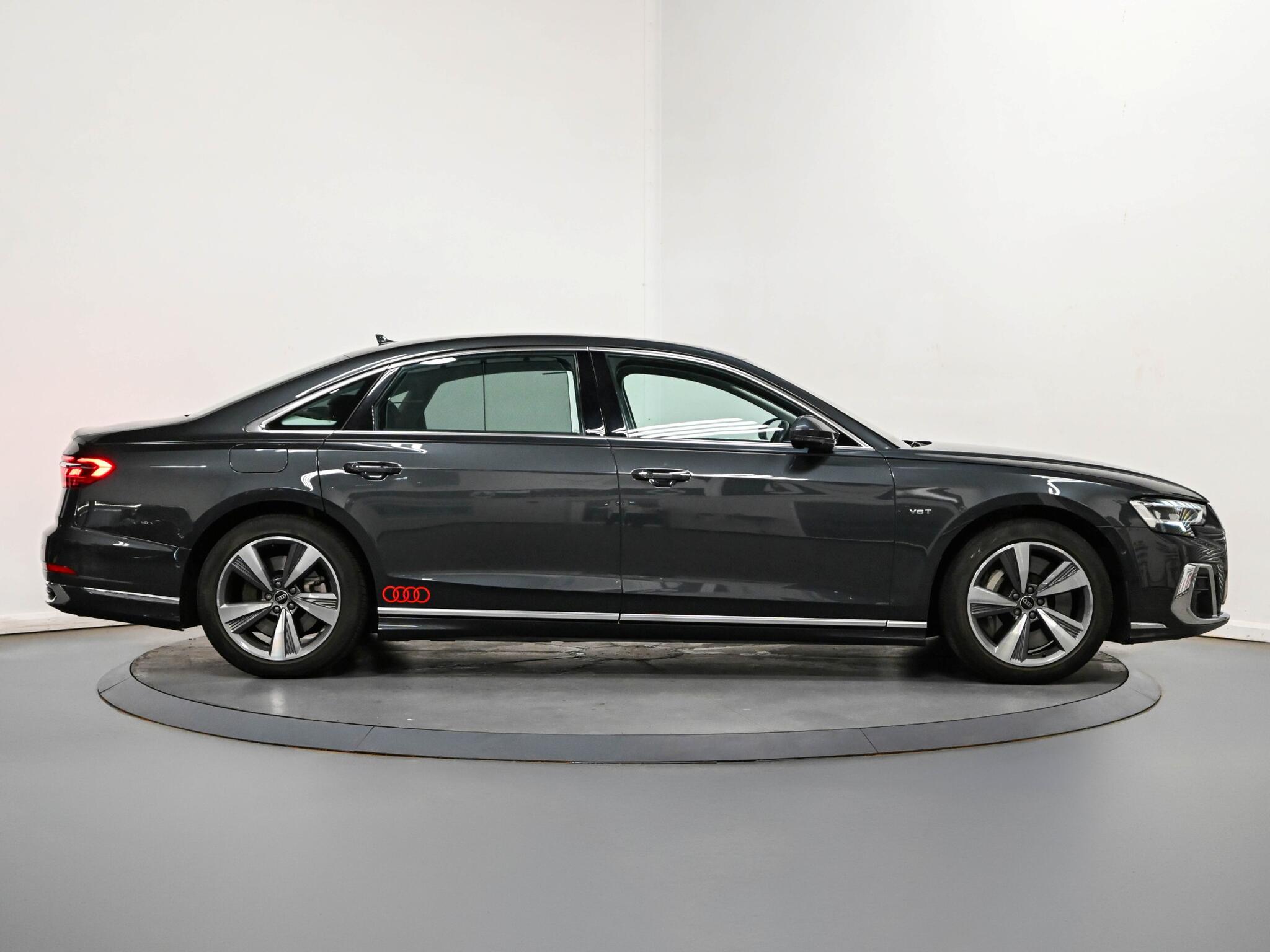 Audi A8 view 28