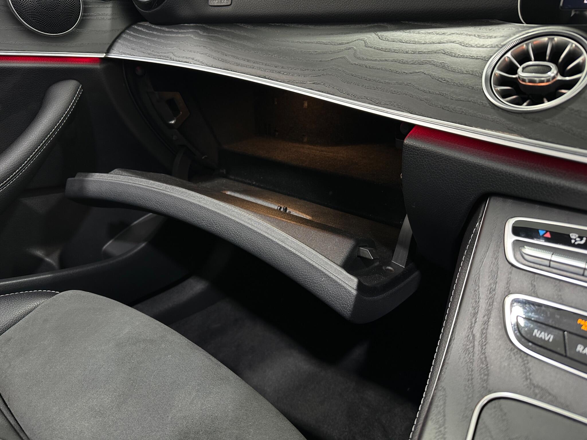 Mercedes-Benz E-Class view 29