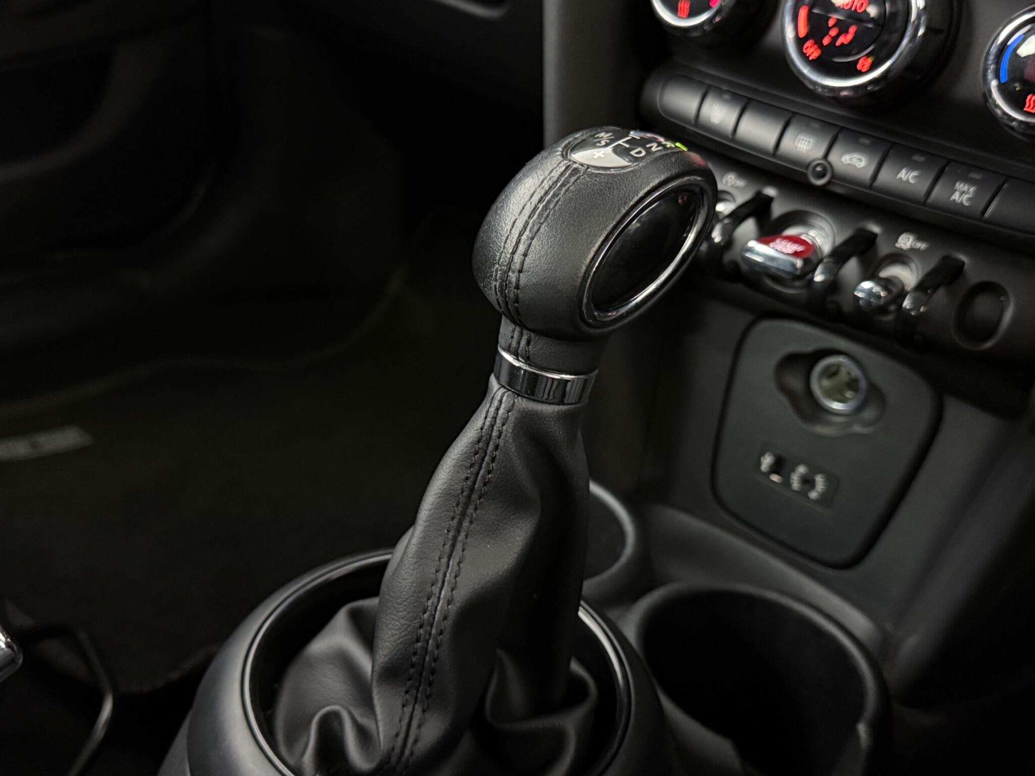 Mini Hatch view 21