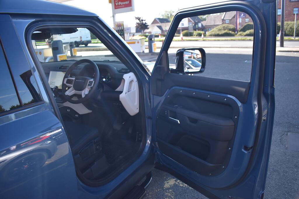 Land Rover Defender view 27