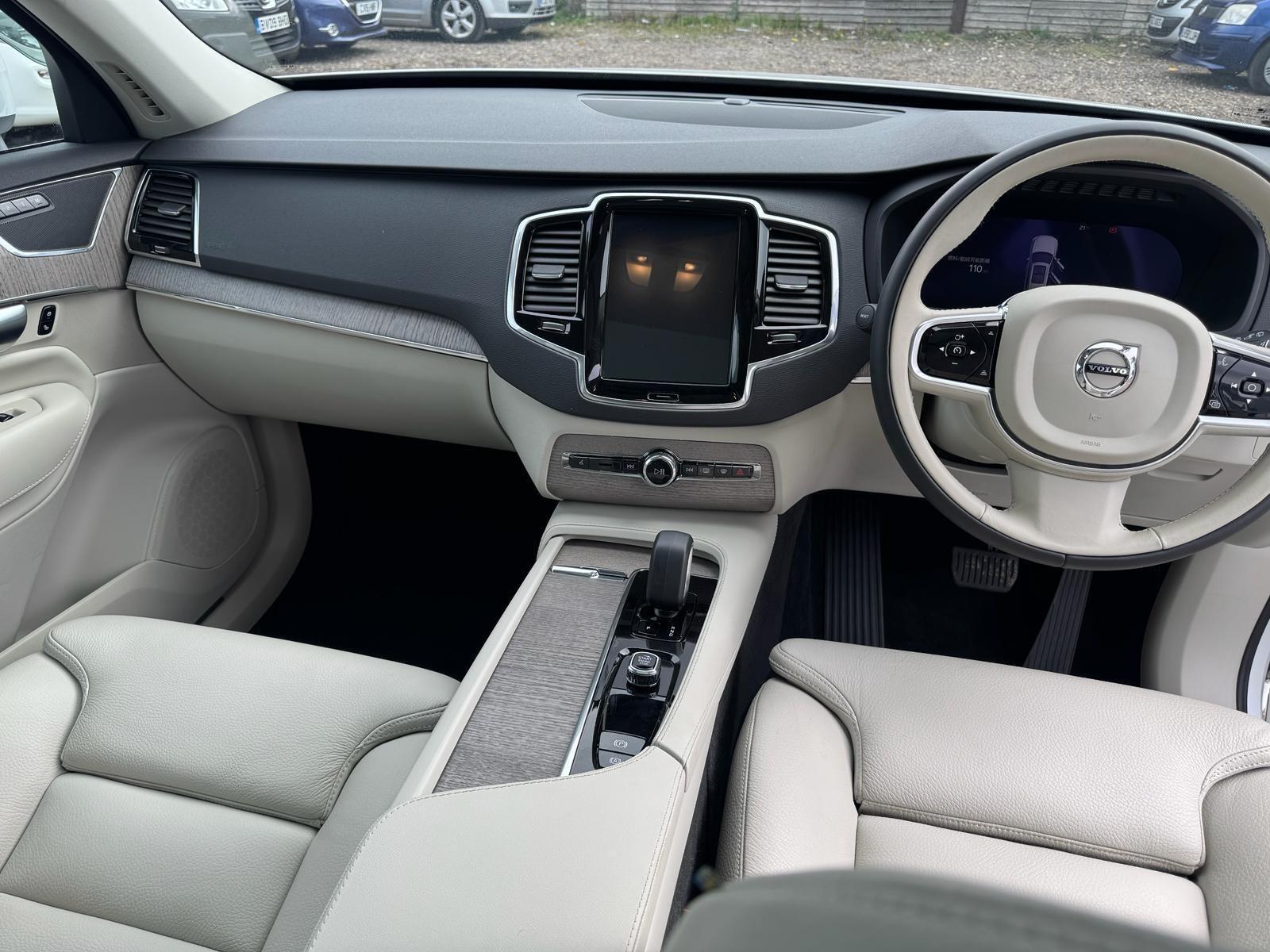 Volvo XC90 view 15