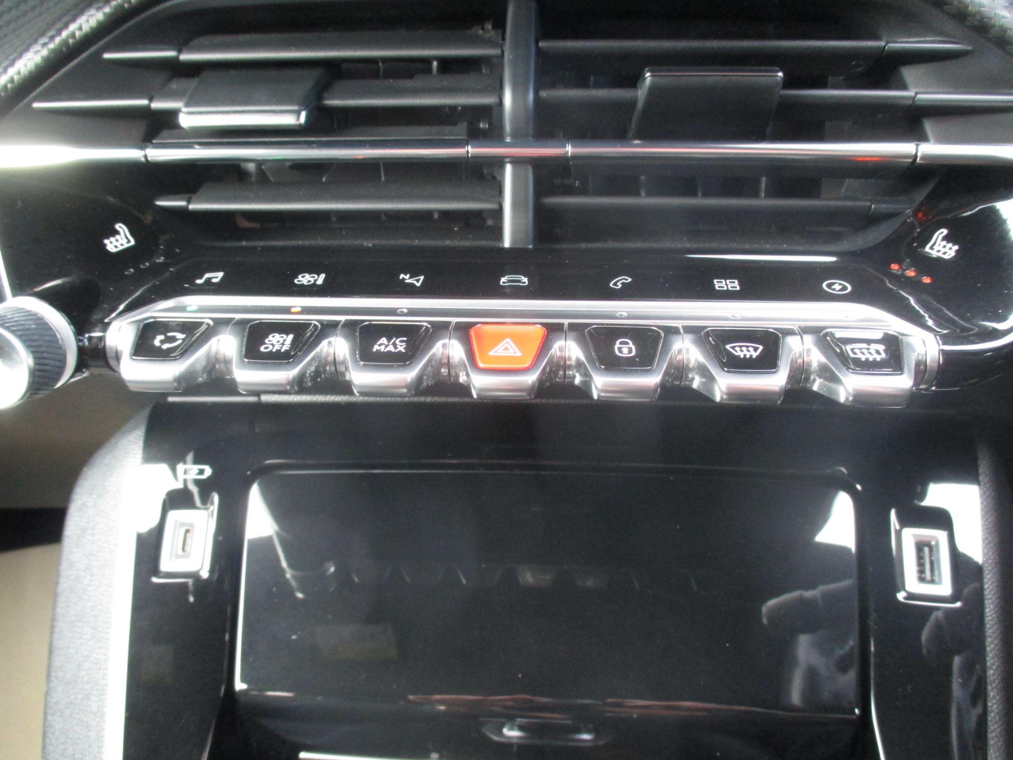 Peugeot E-2008 view 40