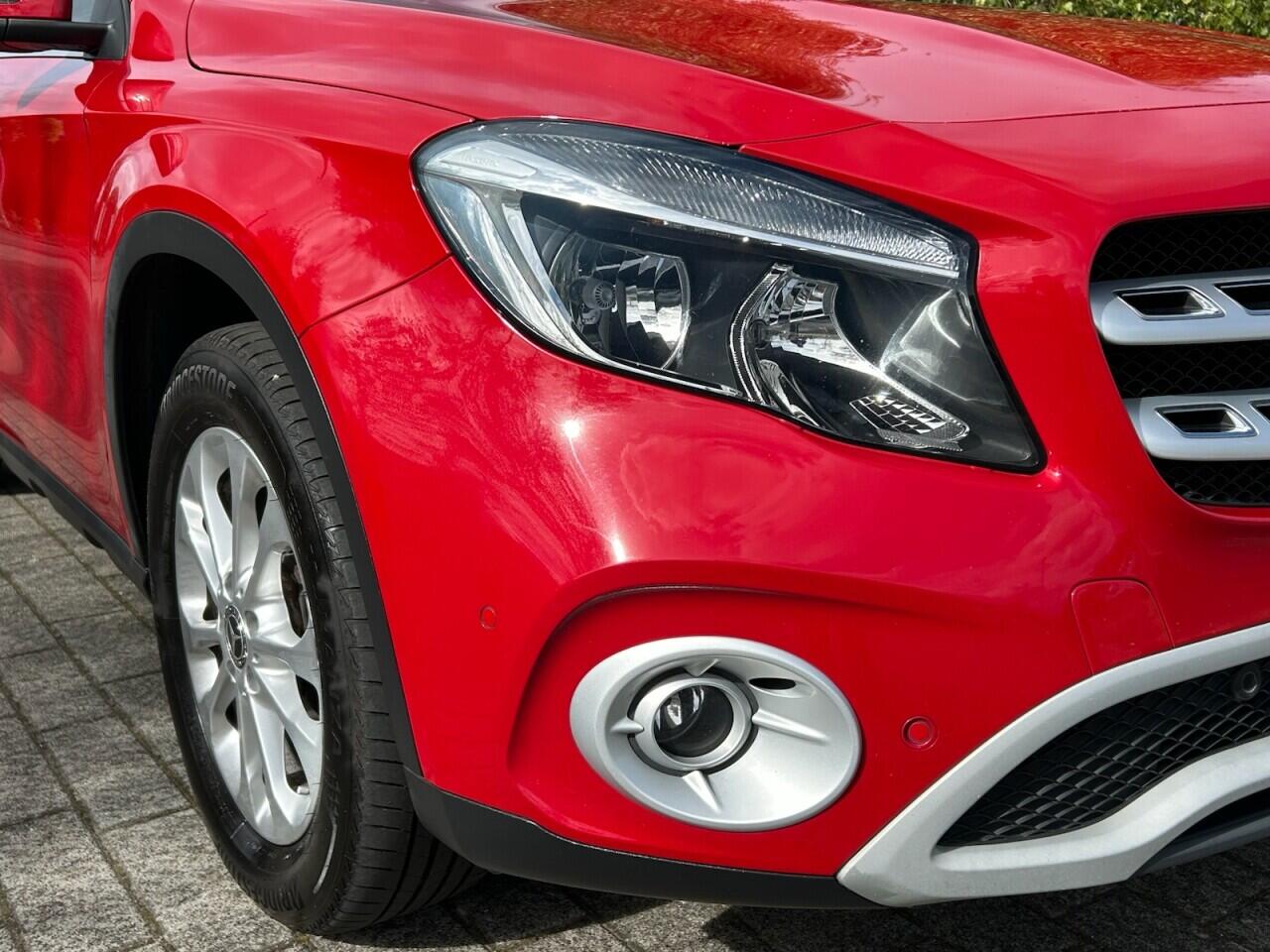 Mercedes-Benz GLA view 9