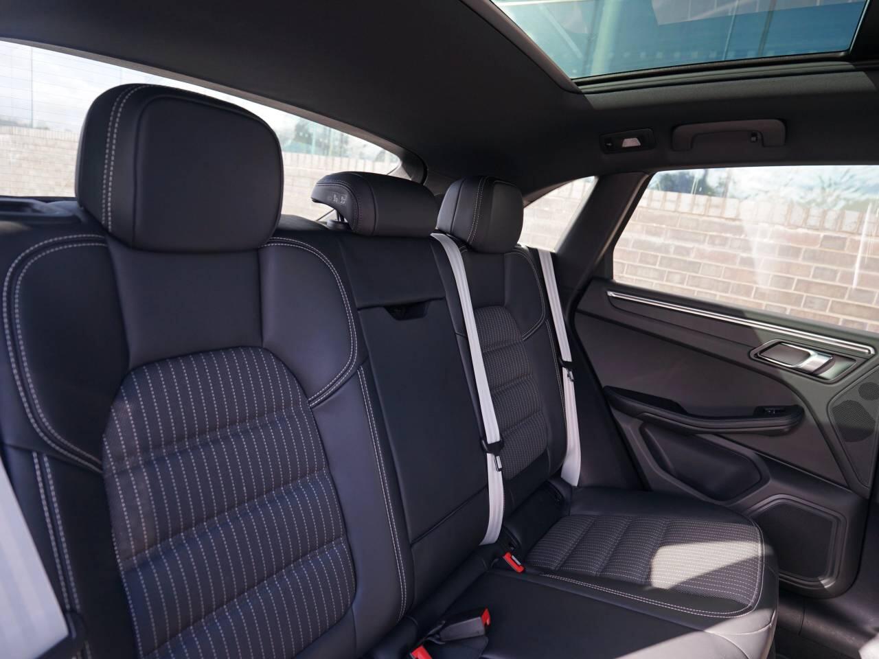 Porsche Macan view 13