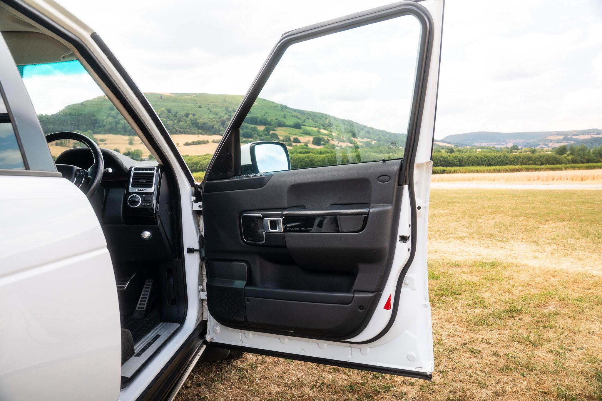 Land Rover Range Rover view 19