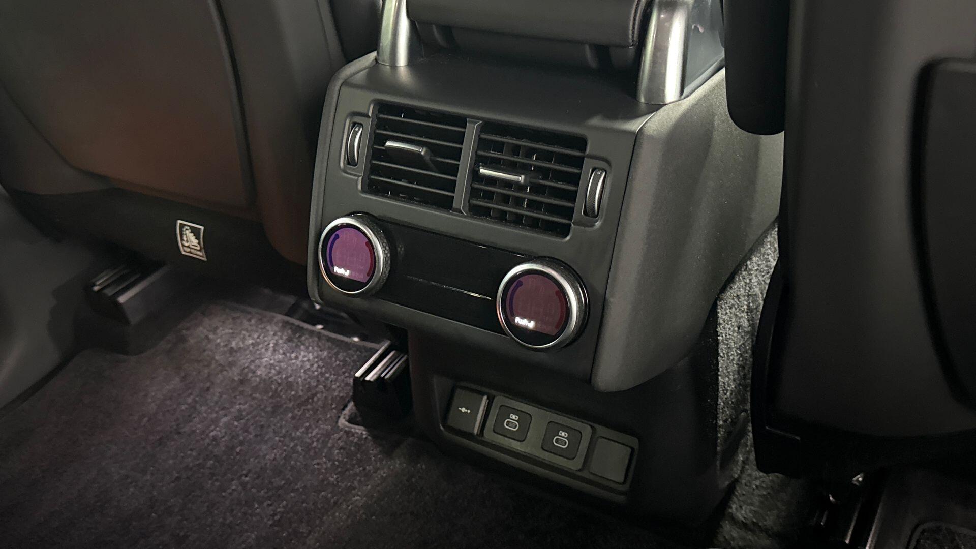 Land Rover Discovery view 18
