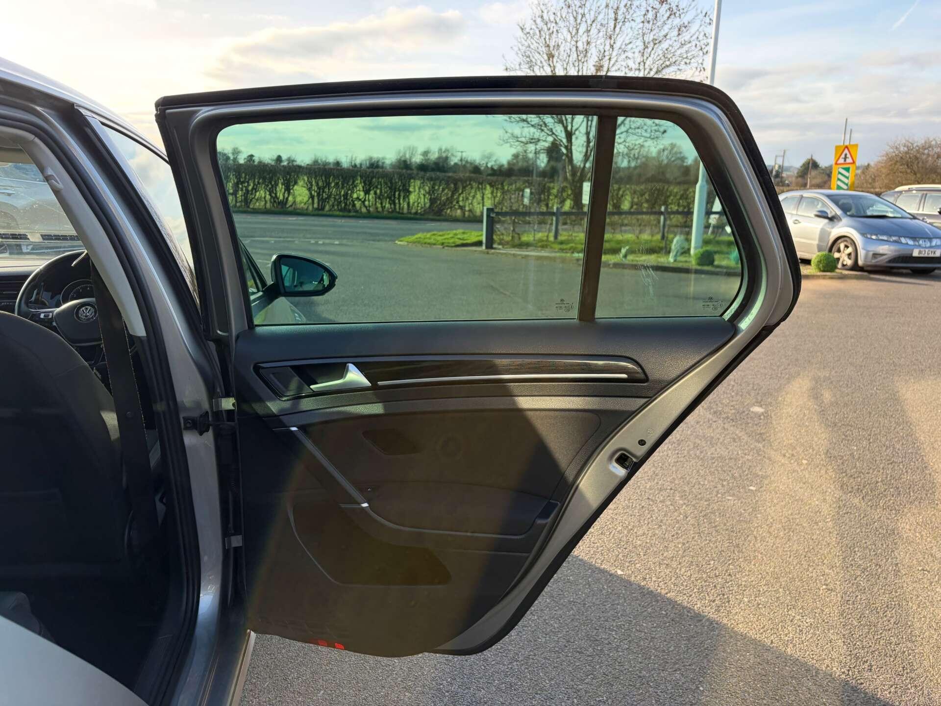 Volkswagen Golf view 27