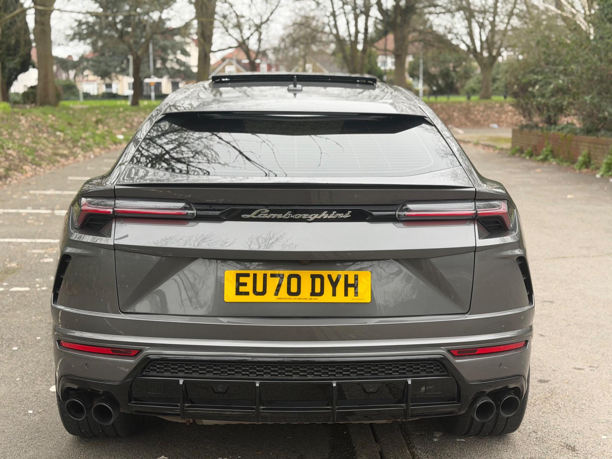 Lamborghini Urus view 5