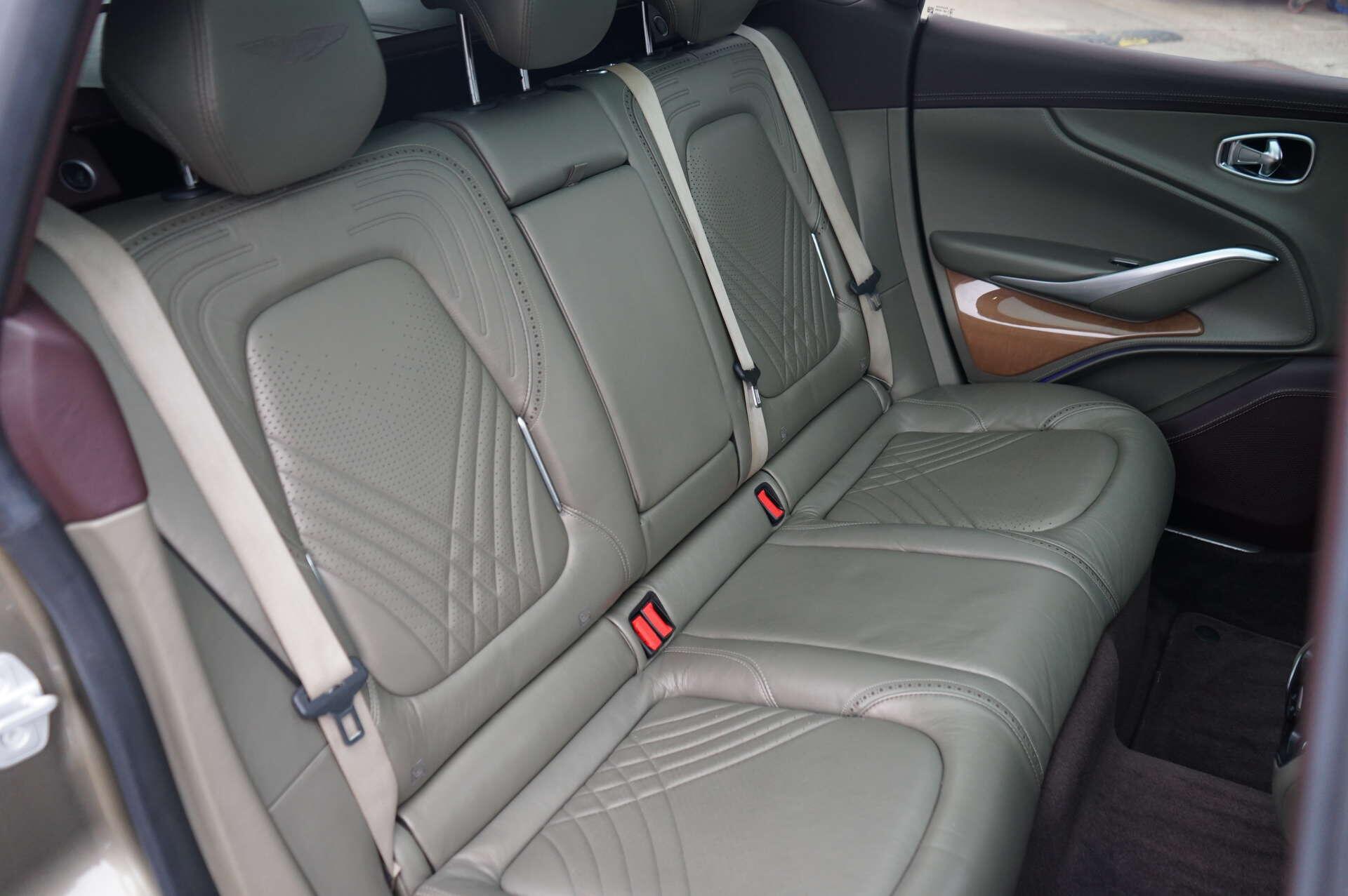 Aston Martin DBX view 11