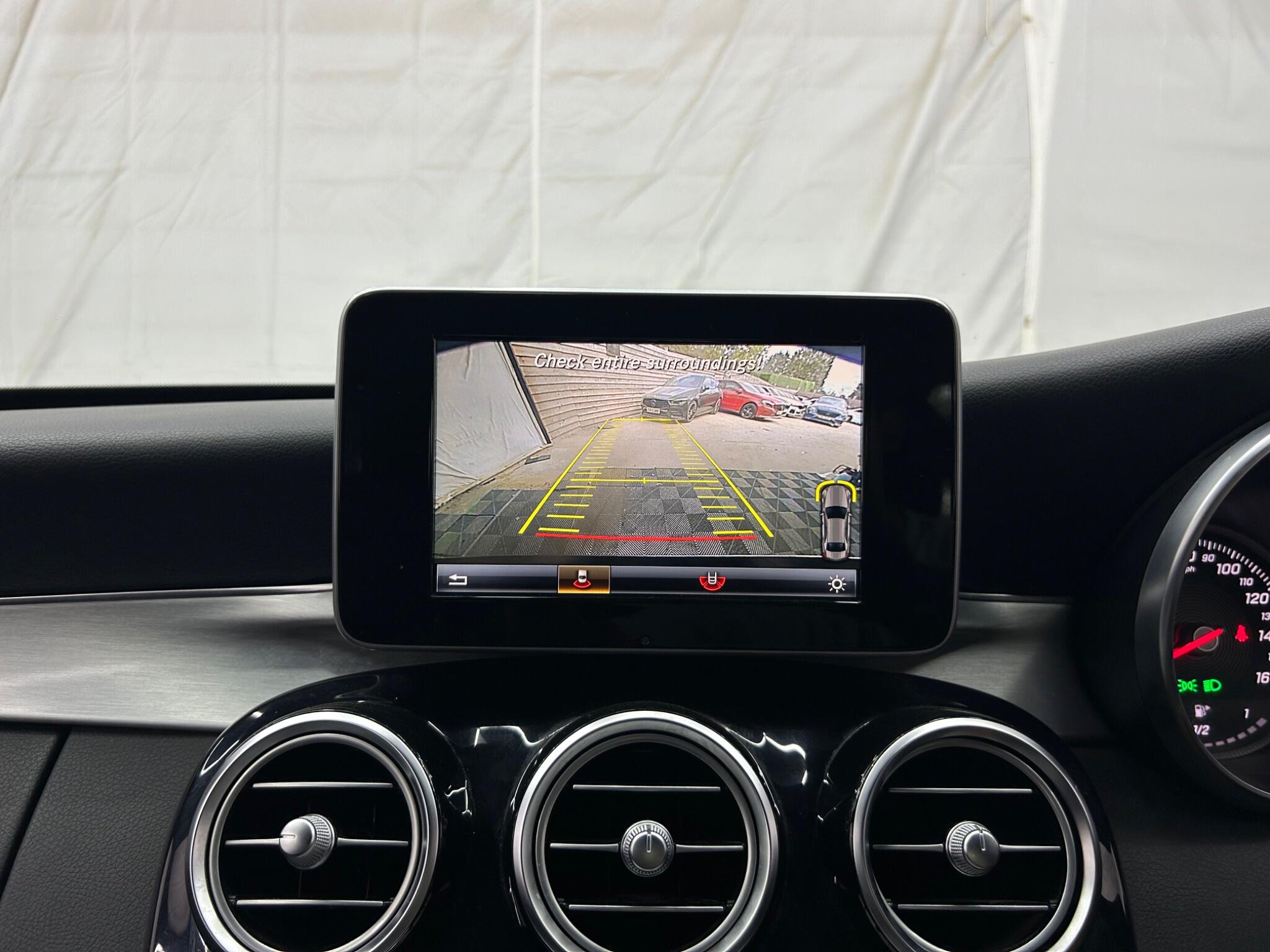 Mercedes-Benz C-Class view 37