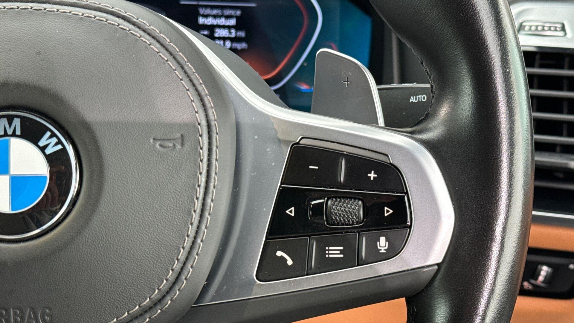 BMW 8 Series view 19