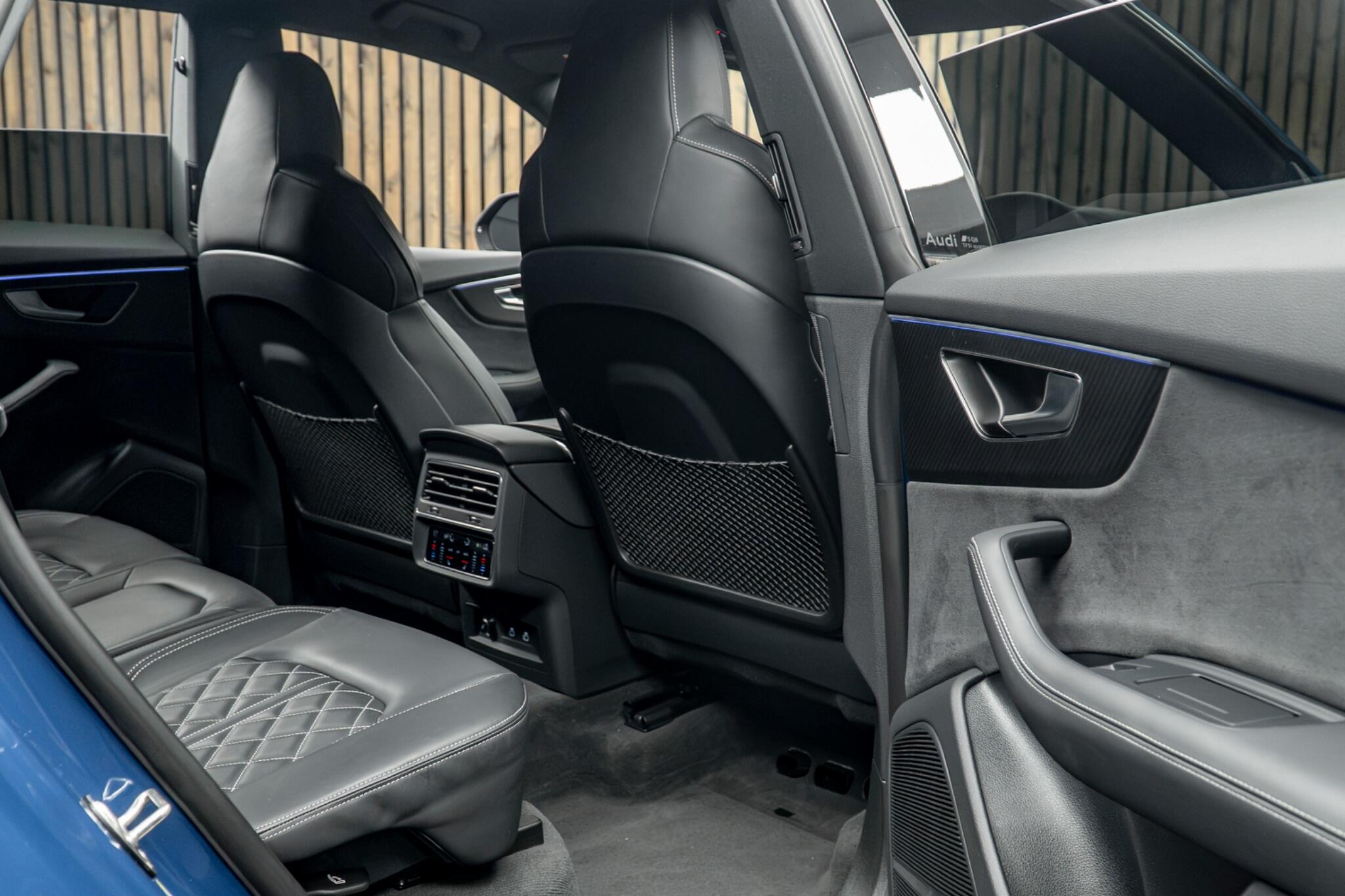 Audi SQ8 view 42