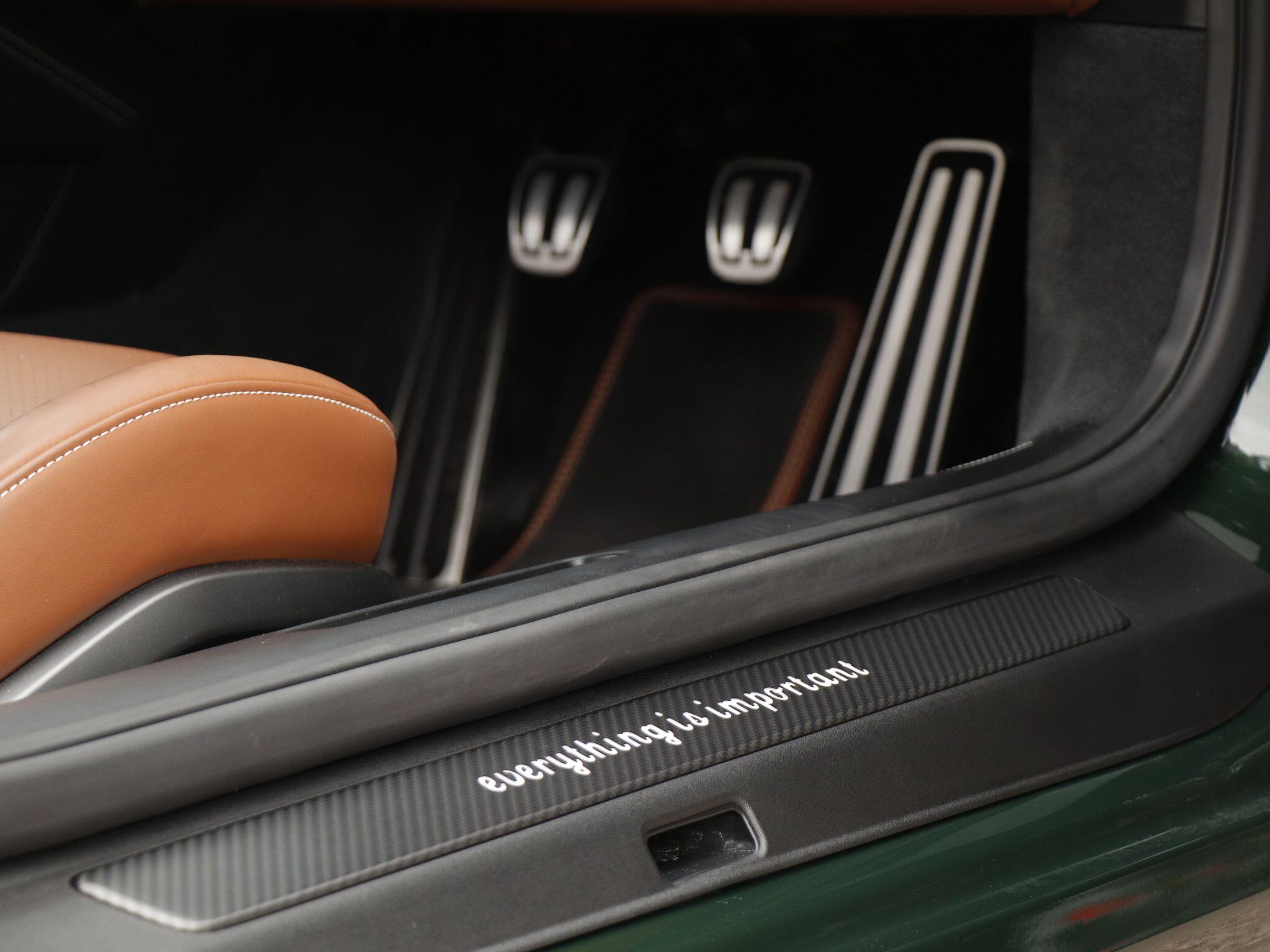 Porsche 911 view 29