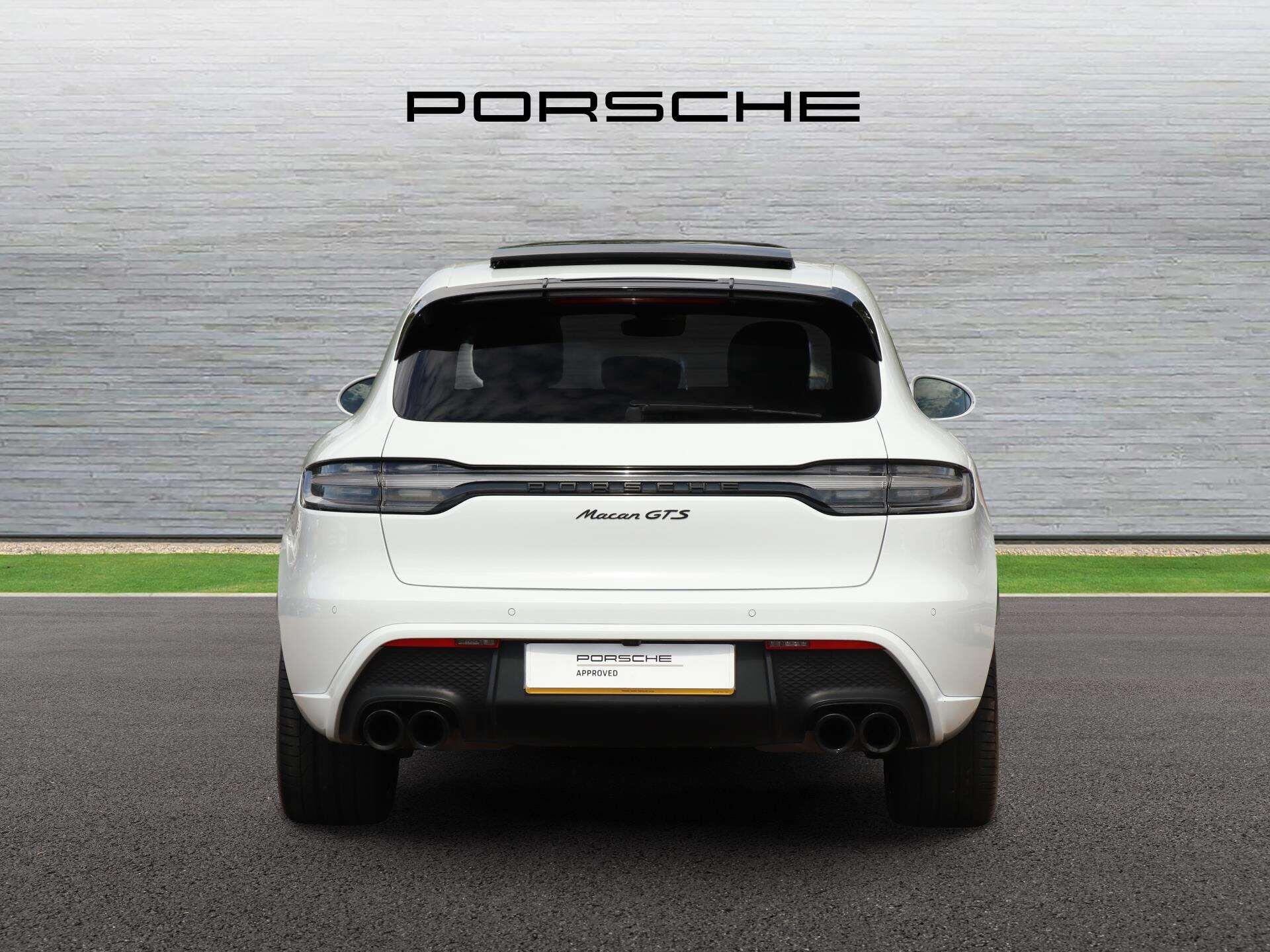 Porsche Macan view 4