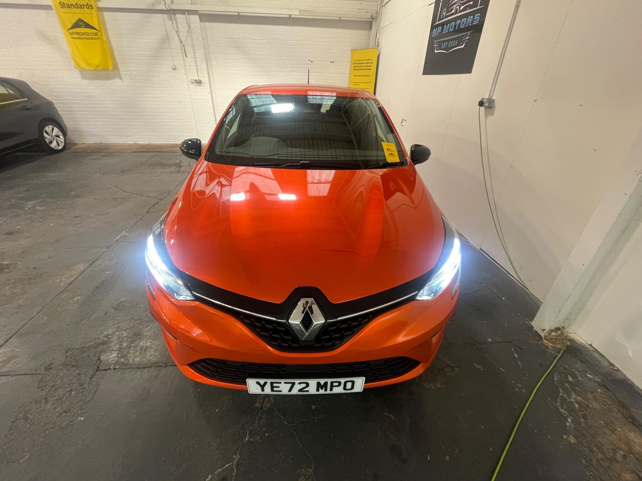2022 Renault Clio 1.6 E-TECH Evolution Auto Euro 6 (s/s) 5dr • 33,021 miles image 2