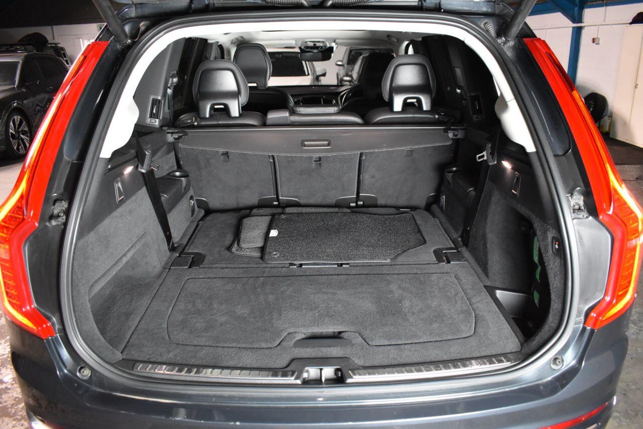 Volvo XC90 view 17